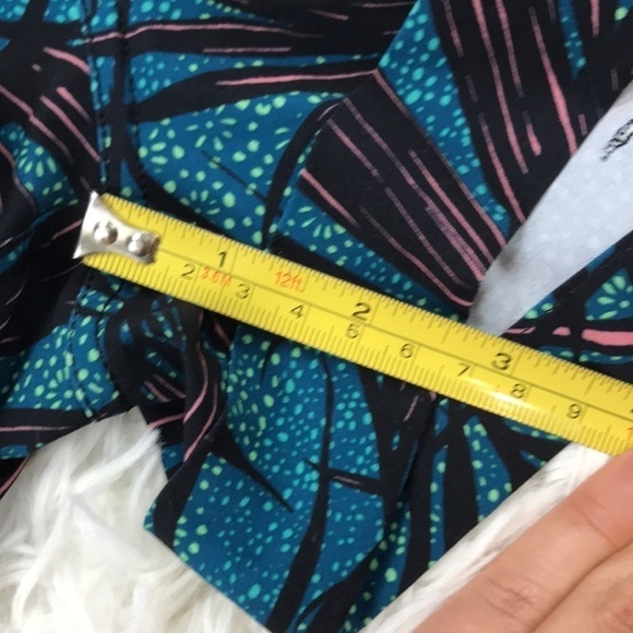 🔥$SALE$🔥 Lululemon Spring Break Away Short Palm Lace Tofino - Picture 6 of 7